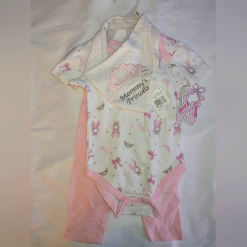 Little Beginnings 3 piece set Bodysuit, Bib & Legging Size 6-9M Mommy's Princess